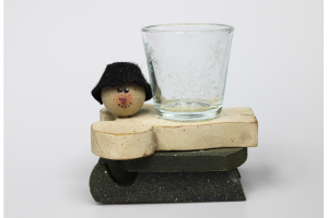 Read more about the article Zimowa metamorfoza – drugie życie starego świecznika